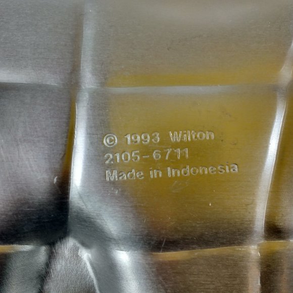 Wilton Clown Cake Pan #2105-6711 - Picture 3 of 3